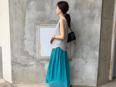 夏まで着回せる 鮮やかなロングスカート 40代の毎日コーデ Otona Salone オトナサローネ 自分らしく 自由に 自立して生きる女性へ