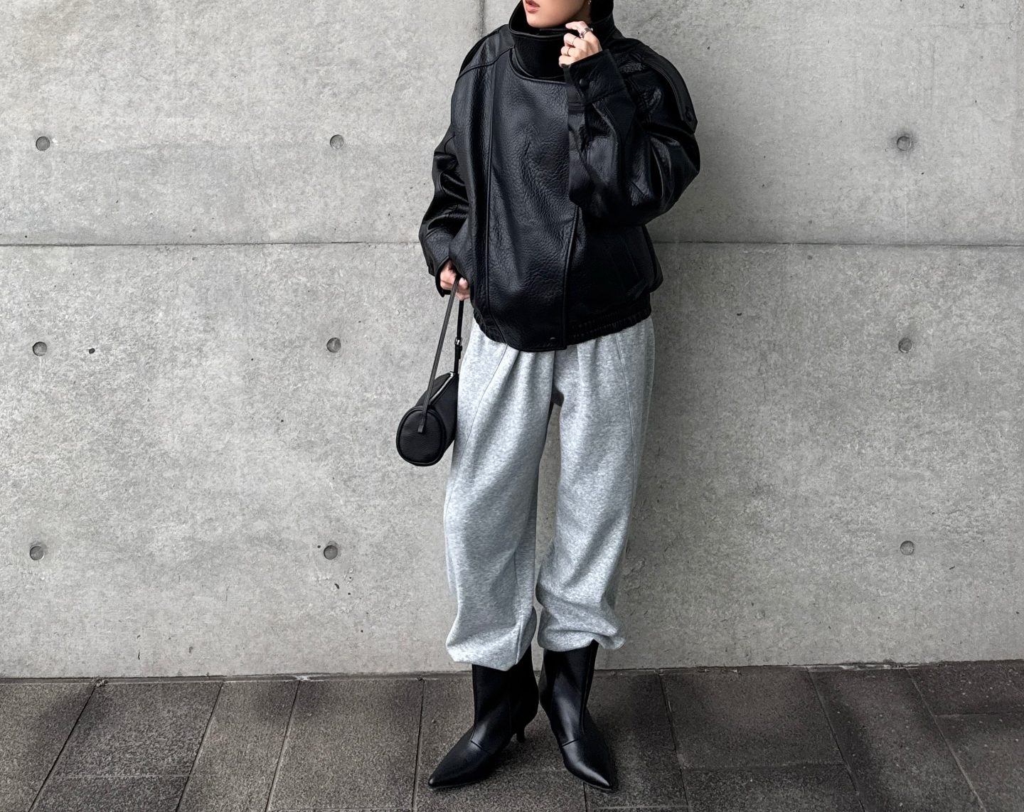 ZARAのレザージャケットでハンサムに。モノトーンで魅せる最旬